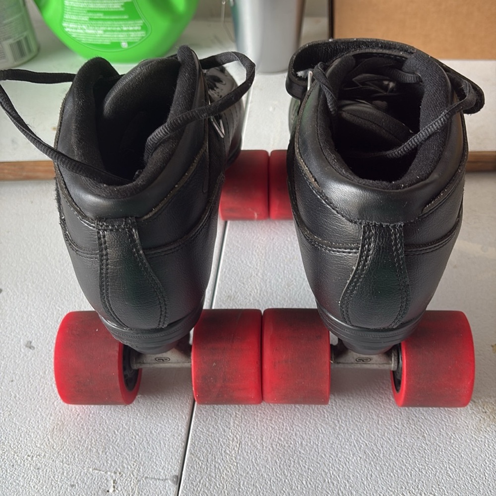 Men’s Skates - Picture 3 of 6